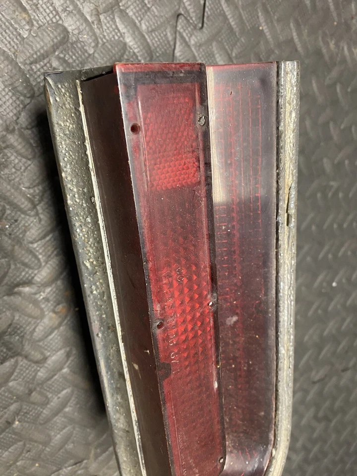 Plymouth Fury II 1967 conjunto de lámpara de luz trasera lateral para pasajero derecho 2606314 Foto 2 de 4