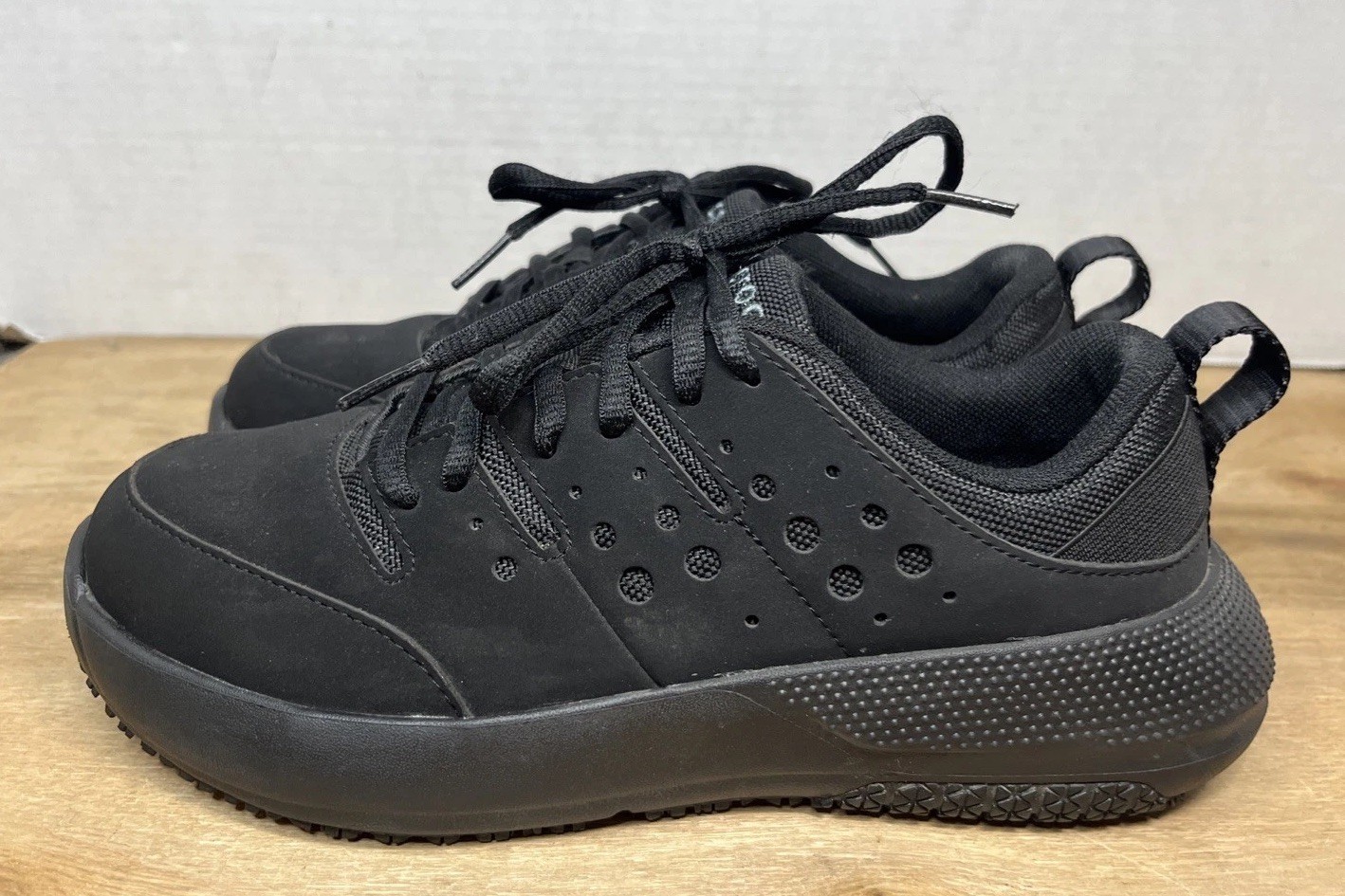 Crocs Women&rsquo;s On The Clock Work Slip Resistant Work Shoes Sneakers Sz 7.5 Black 