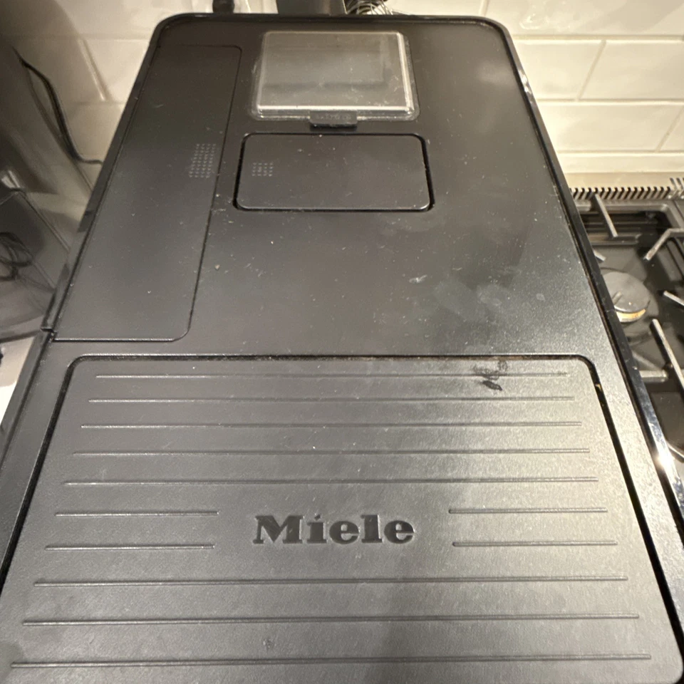 Máquina automática de café espresso Miele CM6 - sin bote de leche  Foto 2 de 4