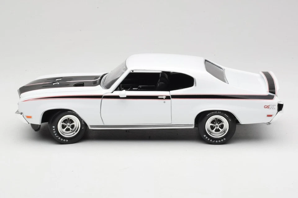 AMM1322/06 Buick GSX White American Muscle 1:18 - Immagine 4 di 4
