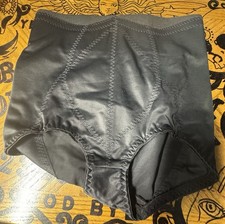 VINTAGE SECOND SKIN PANTY. SIZE MEDIUM