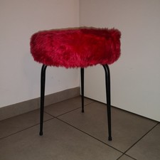 tabouret vintage fausse fourrure rouge pieds métal noir 1970 1980 design pop