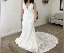 Essence of Australia Ivory D3637 Lace Sleeveless V-neck Wedding Dress Size 14