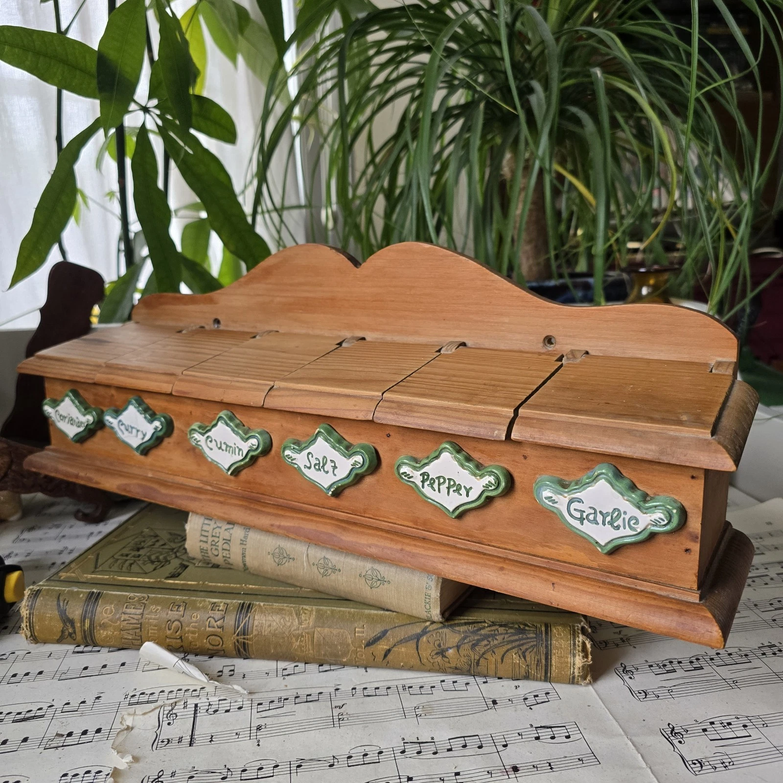 Vintage Wooden Spice Storage Rack Ceramic Tags Wall Hang Country Cottage Rustic
Opens in a new windo