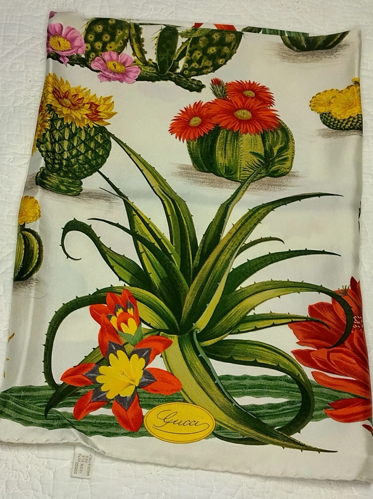 Foulard en soie Gucci fabriqué en Italie