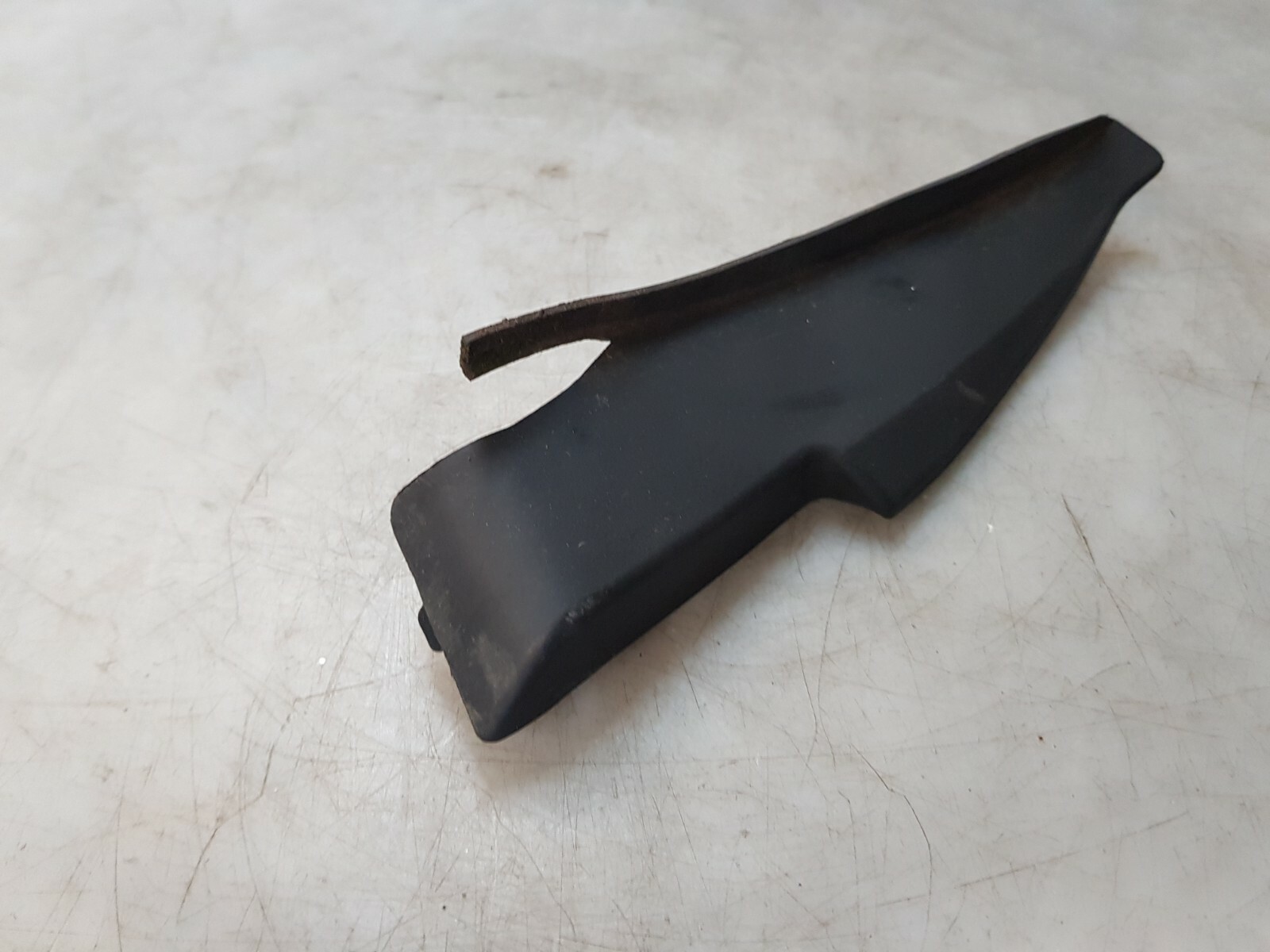 MG ZS EV 2019-21 NEARSIDE LEFT SIDE WINDSCREEN TRIM 10252576 Q0012  