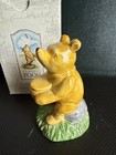 Disney Charpente Pooh With Honey Pot Figure — photo 3