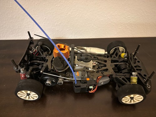 Coche Serpent 710 Racing RC 1/10 *muy raro* vintage con Mega Zx12 y accesorios - Imagen 2 de 5