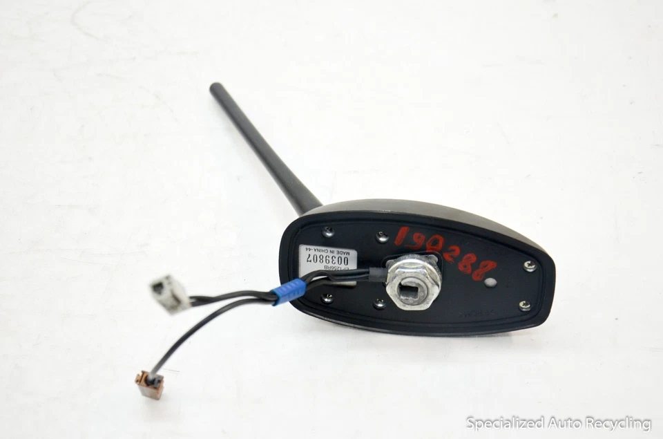 Nissan Juke 2011 mástil de antena de radio satelital montado en el techo exterior Foto 4 de 4