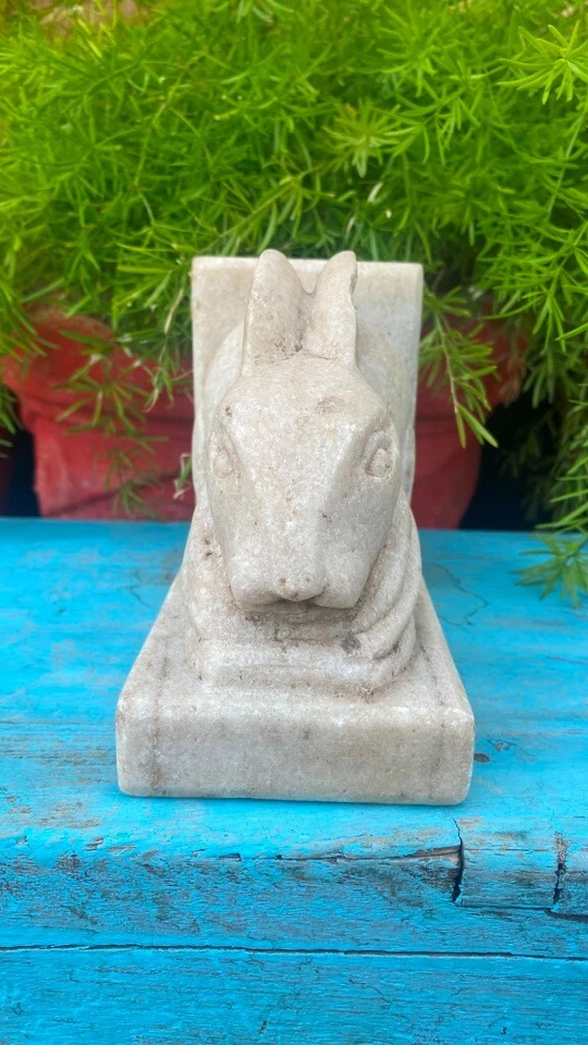 Antigua estatua escultura de conejo caminando finamente tallada a mano de piedra de mármol de 1800 Foto 4 de 4