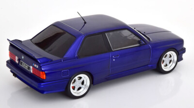 Ixo 1:18 BMW M3 E30 Año de construcción 1989 Blanco / azul / rojo
