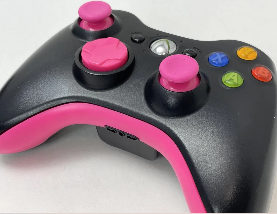 Official Microsoft Xbox 360 Black Wireless Game Controller w/Pink Thumbsticks - Image 4 of 4