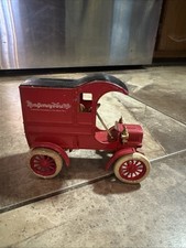1/25 Scale ERTL Die-Cast 1905 Ford Delivery Car Montgomery Ward Co Coin Bank