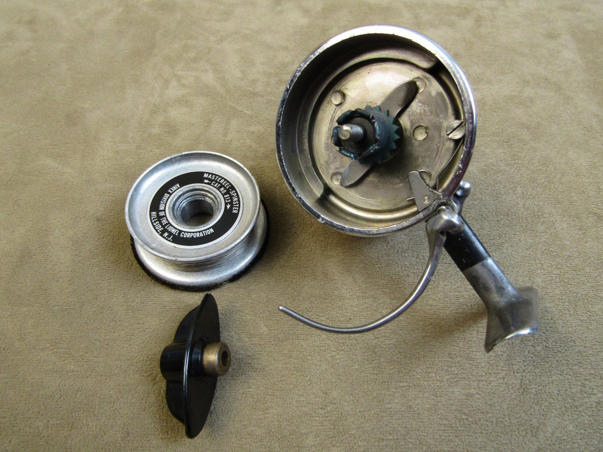 NICE! VINTAGE AIREX BACHE BROWN MASTEREEL NO.3 SPINNING REEL