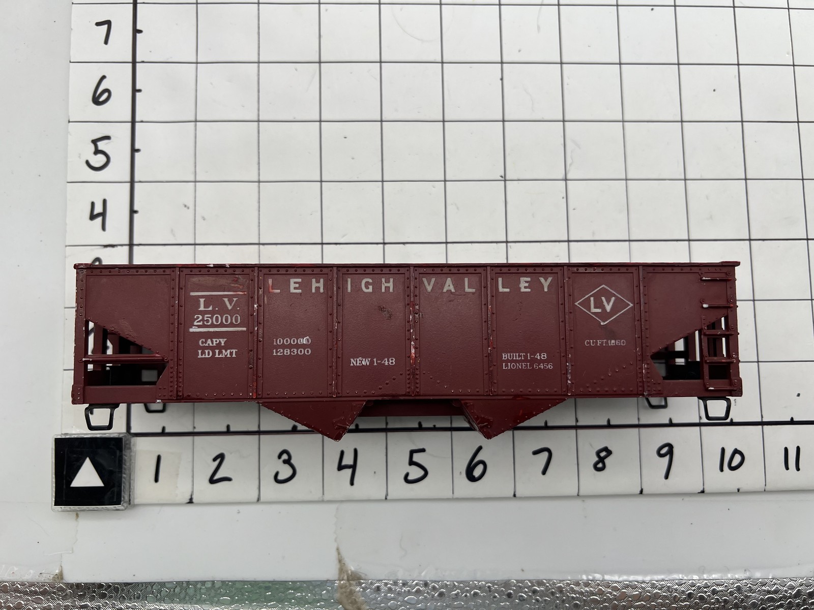 Lionel #25000 O Gauge Lehigh Valley Hopper Car Maroon No Trucks Fair