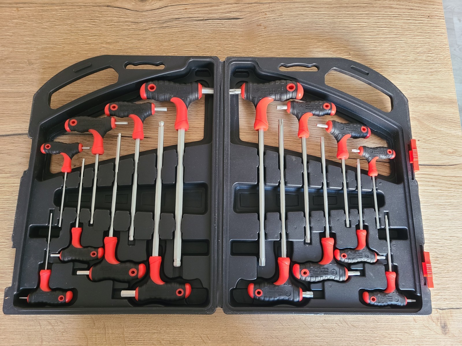 Set de clés six pans et Torx Powerfix pour débloquer les vis grippées sans effort