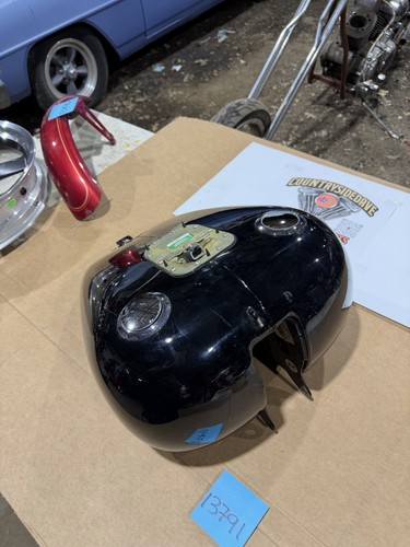 Harley Softail Gas Fuel Tank OEM 2004 Efi Fuel Injected Stock Paint Original - Picture 15 of 24