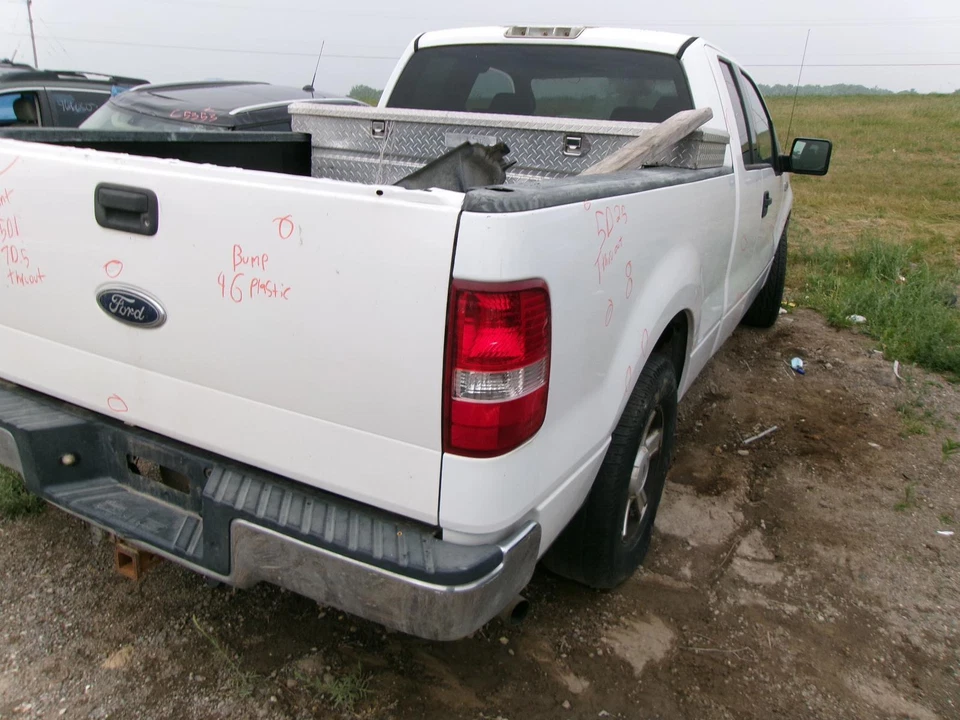 Brazo de control superior delantero derecho usado delantero se adapta a: camioneta Ford F150 2004 Foto 3 de 4