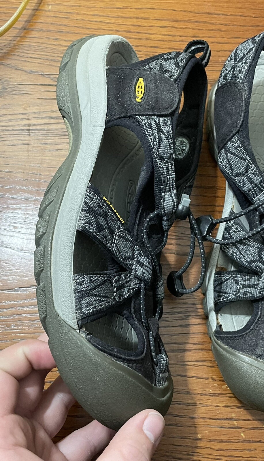 Keen Women newport H2 hike water trail Shoe 10W 8.5M vents easy pull $110