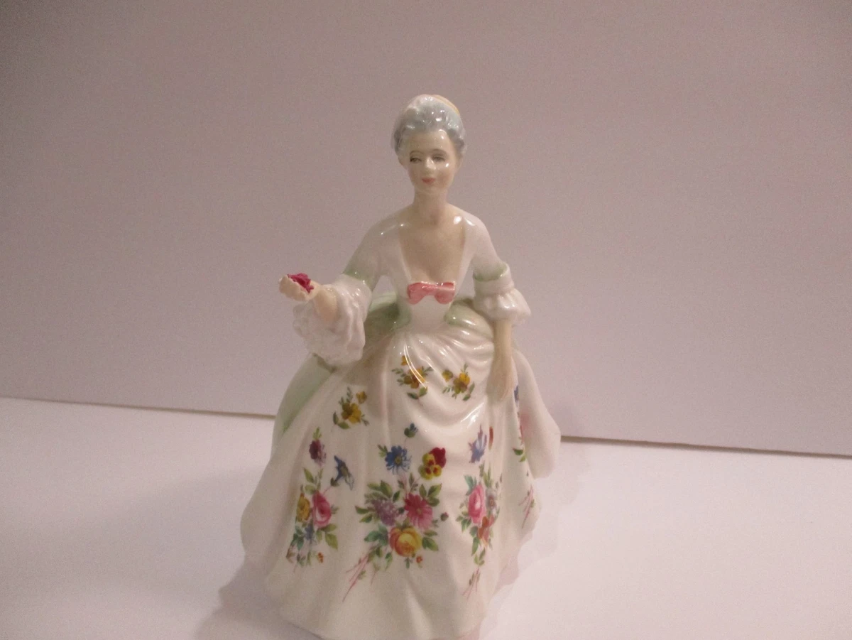 ロイヤルドルトン　ダイアナ　フィギュア 陶器フィギュアでよみがえる“永遠のファッションアイコン”、ダイアナ妃