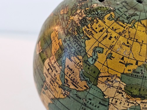 Vintage "Golden Rule Foundation" World Globe Tin Lithograph Bank - Picture 4 of 8