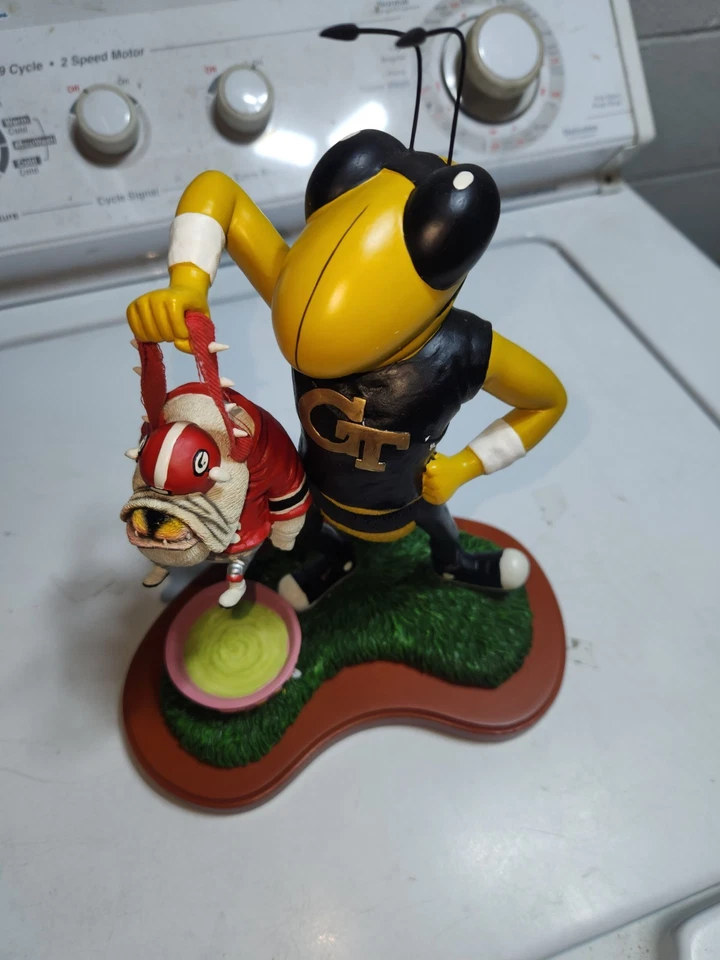 Figura de rivalidad Georgia Tech vs. Georgia. Nuevo en caja con certificado de autenticidad Foto 2 de 4