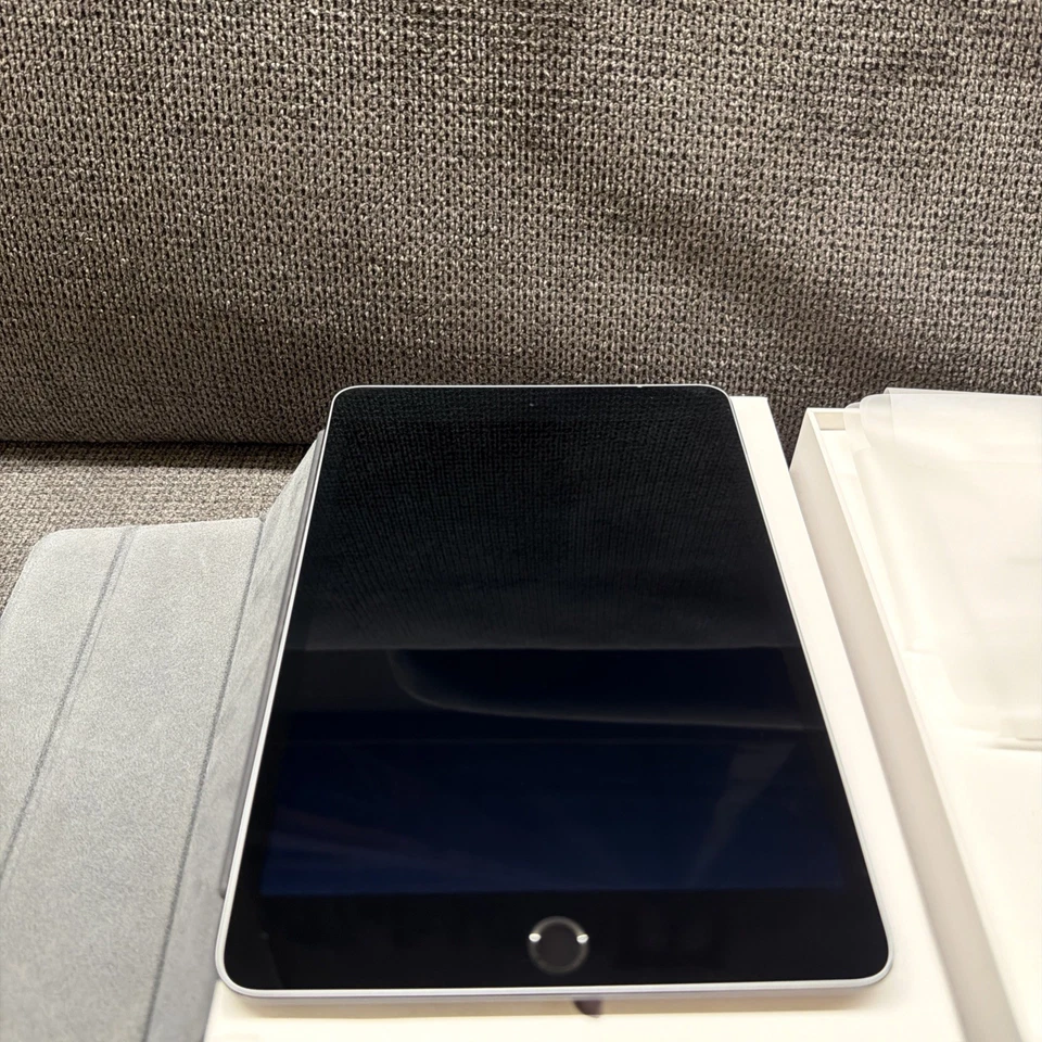 Apple iPad mini (4th generation) · 64GB · Wi-Fi, Foto 2 von 5