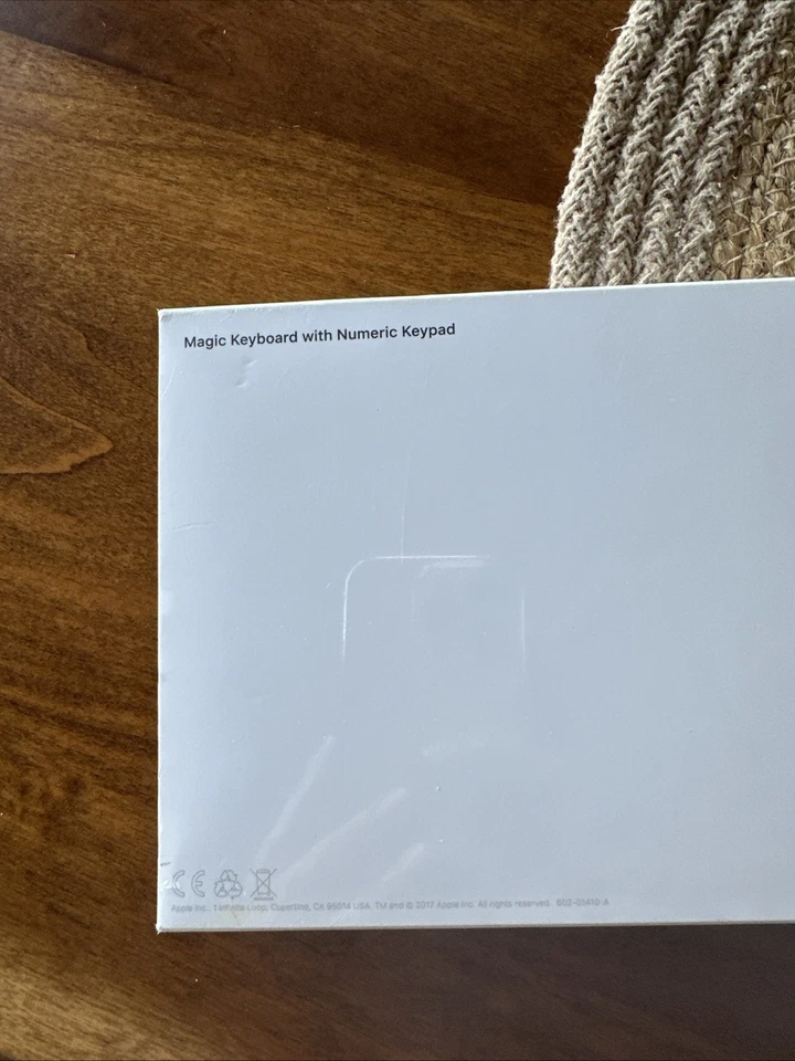 Apple Magic (MQ052LL/A) Wireless Keyboard with Numeric Pad - Silver - Image 3 of 4