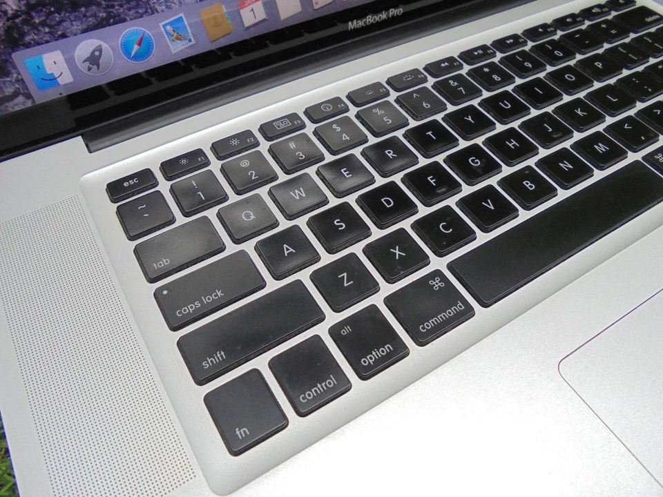 Apple MacBook Pro 15" YOSEMITE VINTAGE CORE 2 DUO 2.4GHZ 8GB 120GB SSD USA #L13 - Image 3 of 4