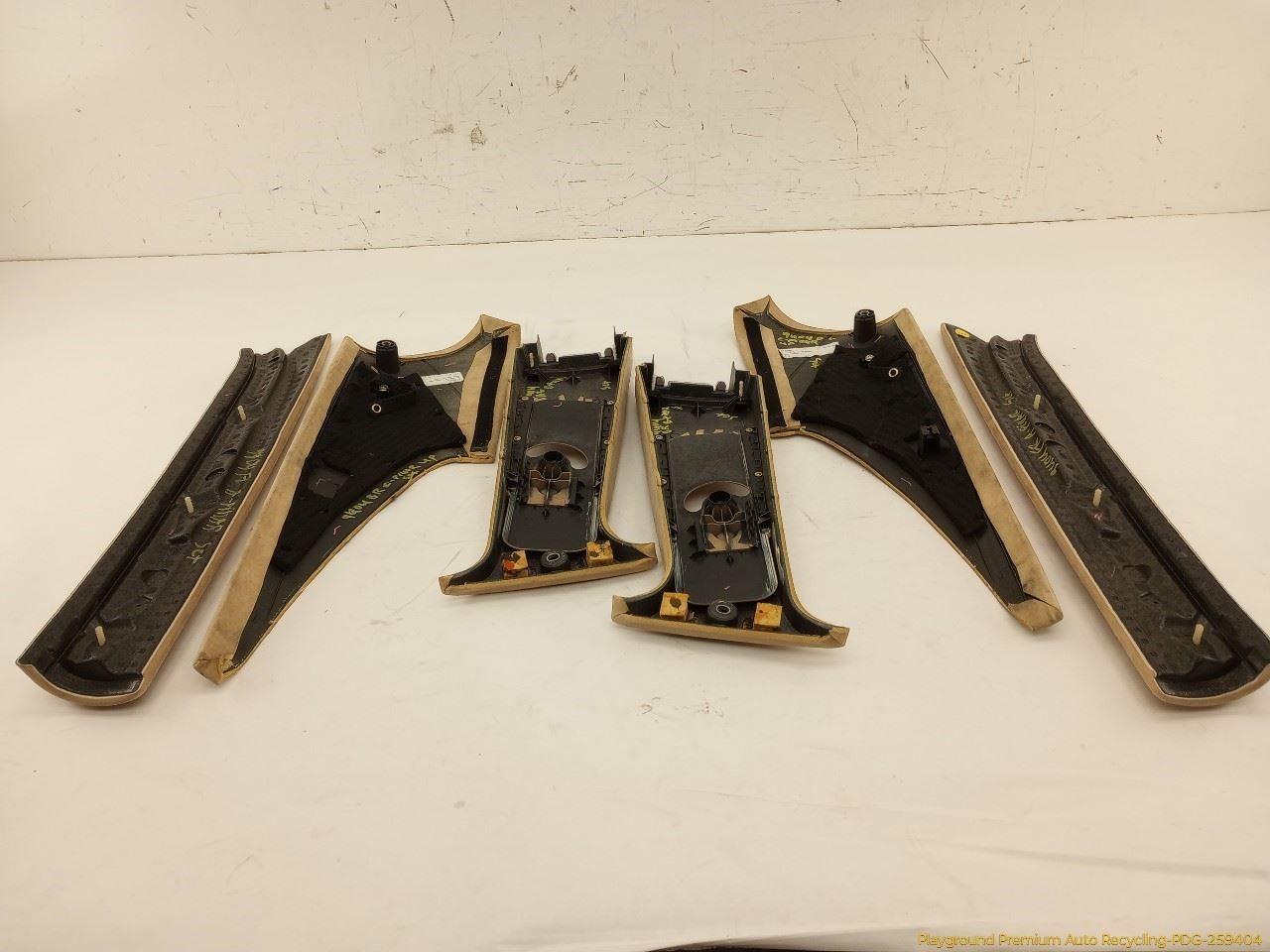 Maserati Quattroporte 2003-2008 RIGHT+UPPER Pillar trim