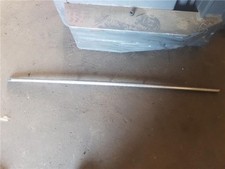 Linke vordere Kotflügelleiste Mercedes-Benz Sedan W123 300 D 123.130 Linke vordere Kotflügelleiste Mercedes-Benz Sedan W123 300 D 123.130