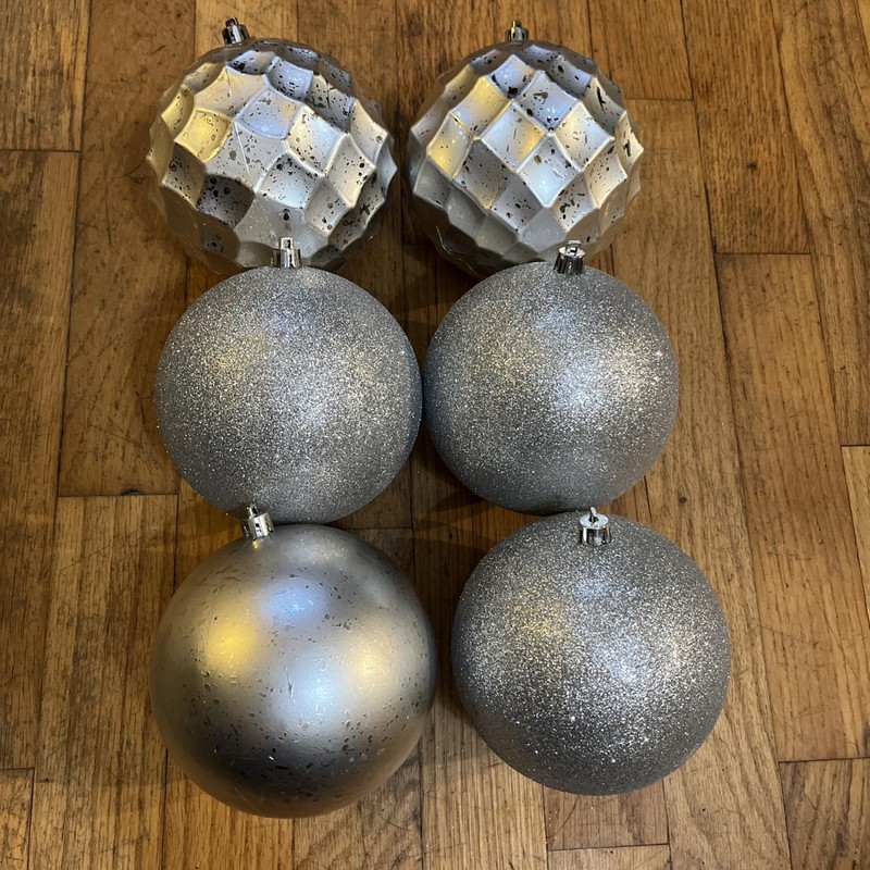 LARGE ORNAMENTS  SILVER SPARKLY INDOOR/OUTDOOR 6 PCS  5” SHATTERPROOF  Variety