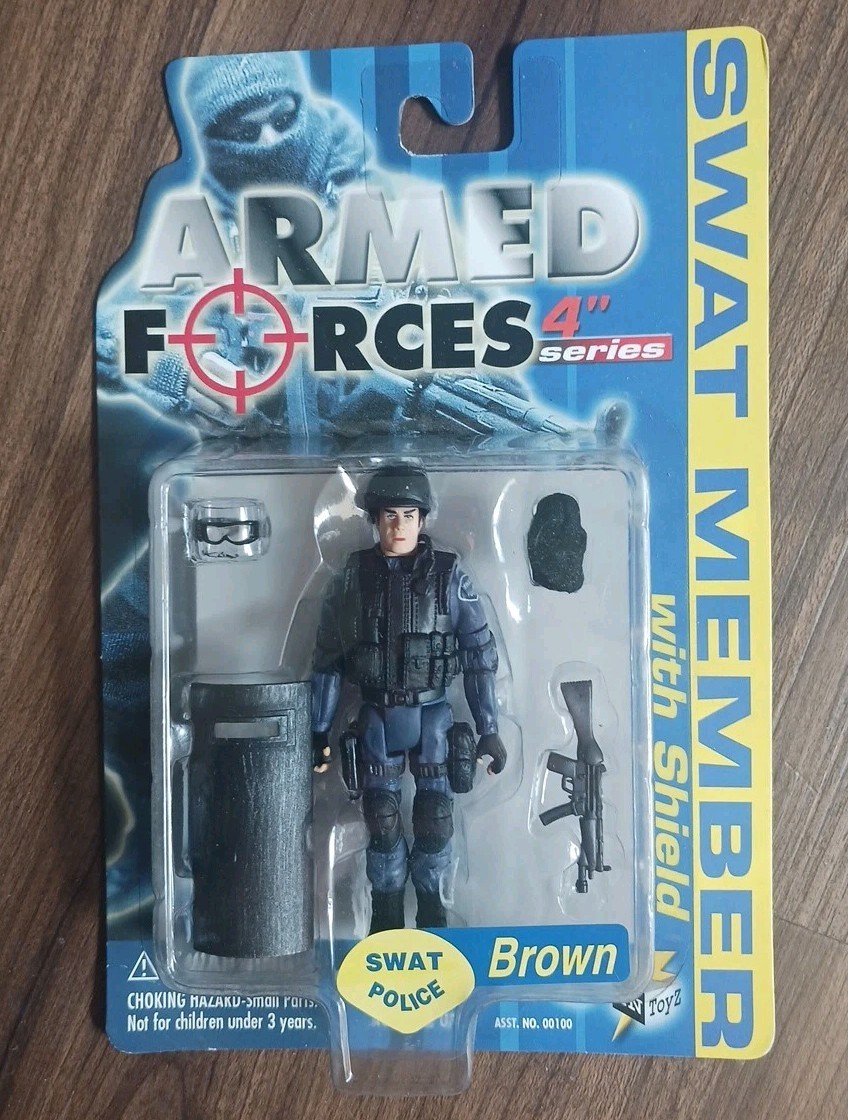 LOT FIGURE INTOYZ ARMED FORCES 4 INCH SERIES SWAT POLICE MEMBER
