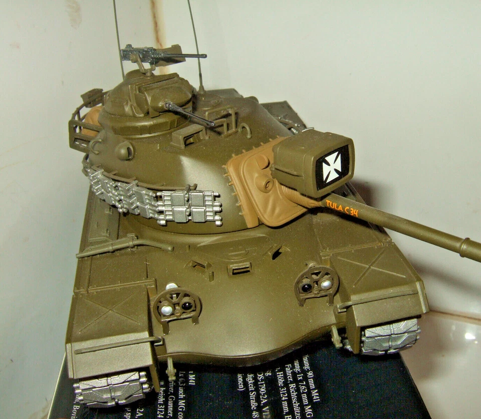 Minichamps 43220 M48 A3 Patton Tank in Vietnam, Op Pipestone Canyon in 1:35 - Image 2 of 4