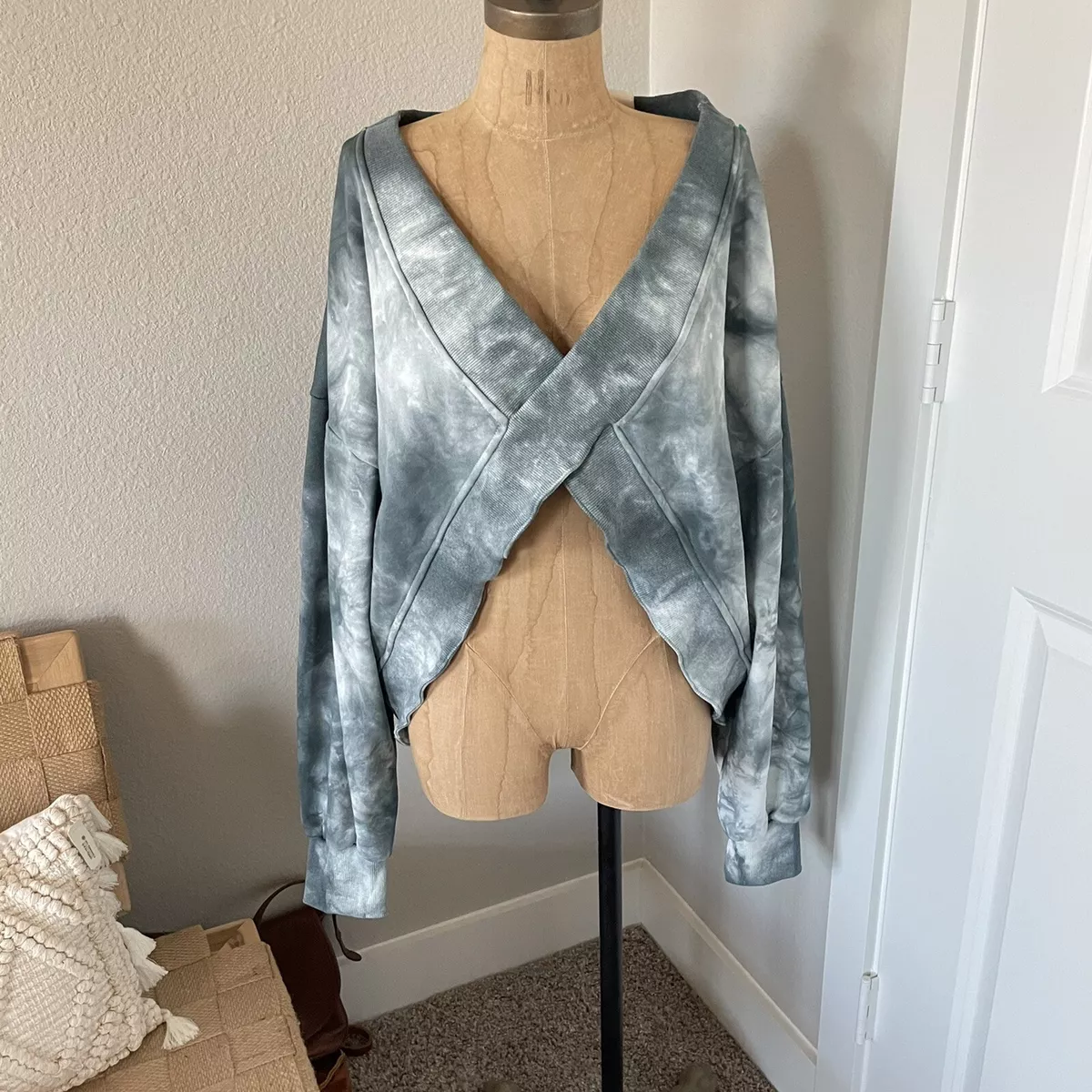 POL grey white tie dye cropped sweater large