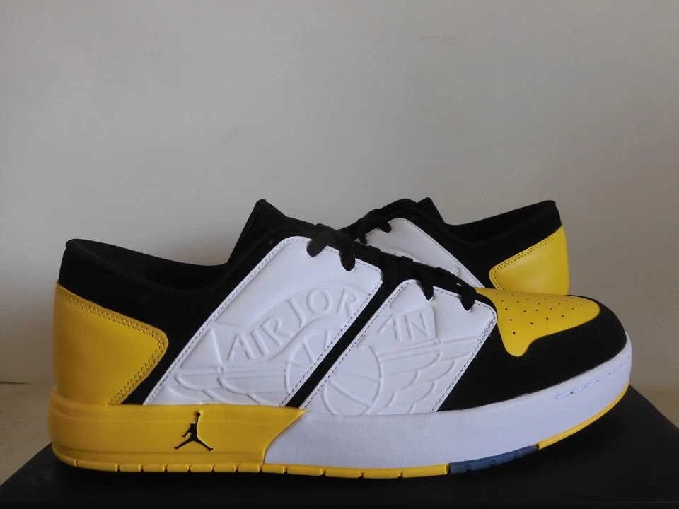 NIKE AIR JORDAN NU RETRO 1 BAJO NEGRO-BLANCO-TOUR AMARILLO TALLA 14 [DV5141-017] Foto 2 de 4
