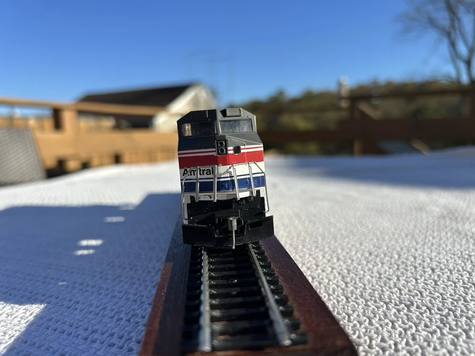 HO Walthers Amtrak Dash 8-32BWH Diesel Locomotive - (NICE TESTED) - Image 4 of 4