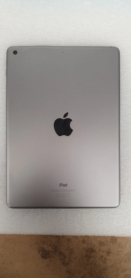 Apple iPad 6. Gen. (2018) 9.7" WiFi 32GB Grey - Touch ID ohne Funktion #1036 - Bild 4 von 4