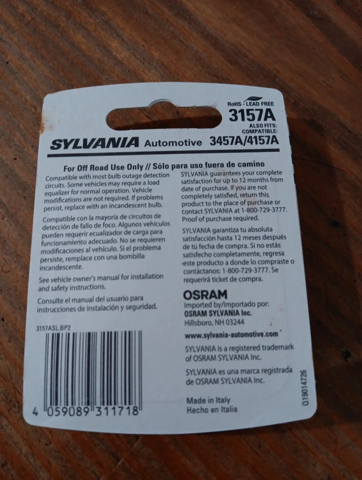 Parte de luz LED automotriz Sylvania # 3157A ámbar. Nuevo en paquete. Foto 2 de 2