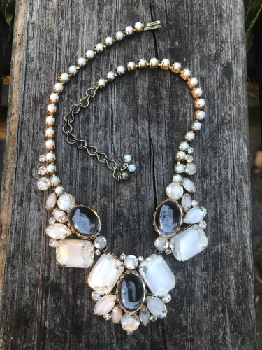 Vintage Hattie Carnegie/Alice Caviness? Givre milk glass Cab rhinestone necklace