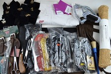 Reiterflohmarkt Konvolut – Putzzeug, Reithosen, Turnierpreise & mehr –Paket 1170