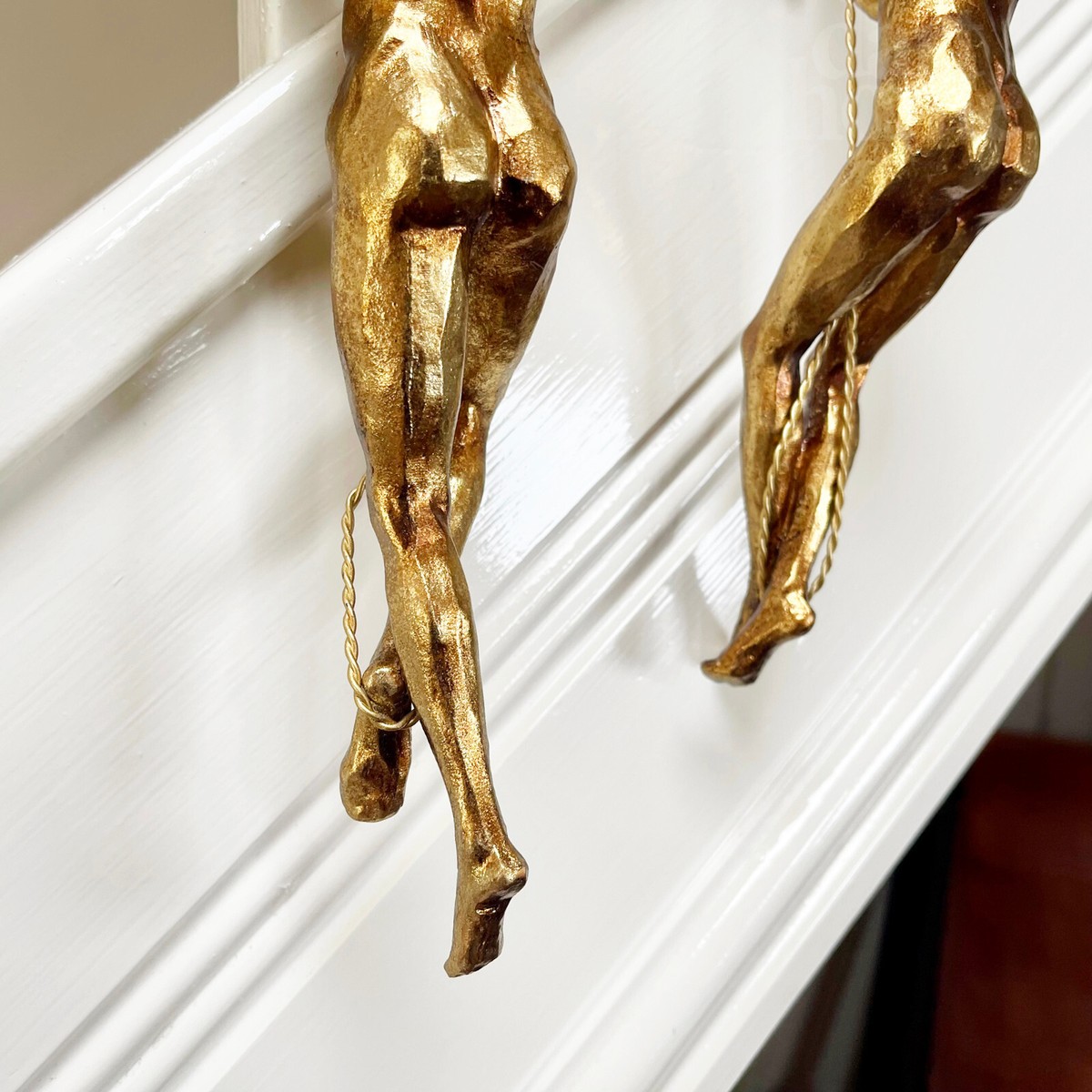 Wall Climbing Men Figurines Set Of Gold Resin Modern Hanging Man