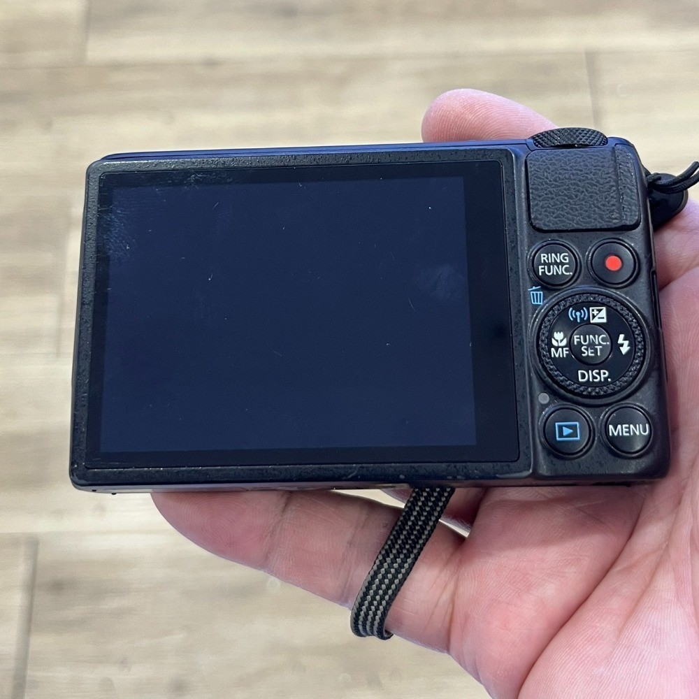 Canon PowerShot S120 Digital Camera 12.10 MP 5x Optical Zoom Sleek