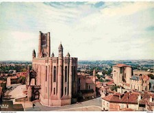 Carte Postale - 81 - Albi - La Basilique Sainte-Cécile et à droite le Palais de