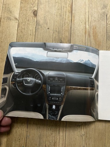 09-13 SKODA YETI OWNERS HANDBOOK MANUAL + NAVI & WALLET Print 2011 Ref17660 - Picture 7 of 20
