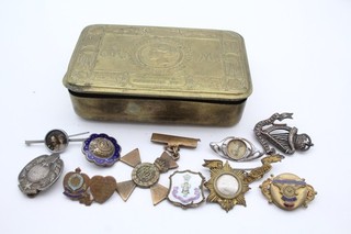 WW1 1914 Princess Mary Tin W/ Military Pins Inc WW1 Dated Regimental Etc