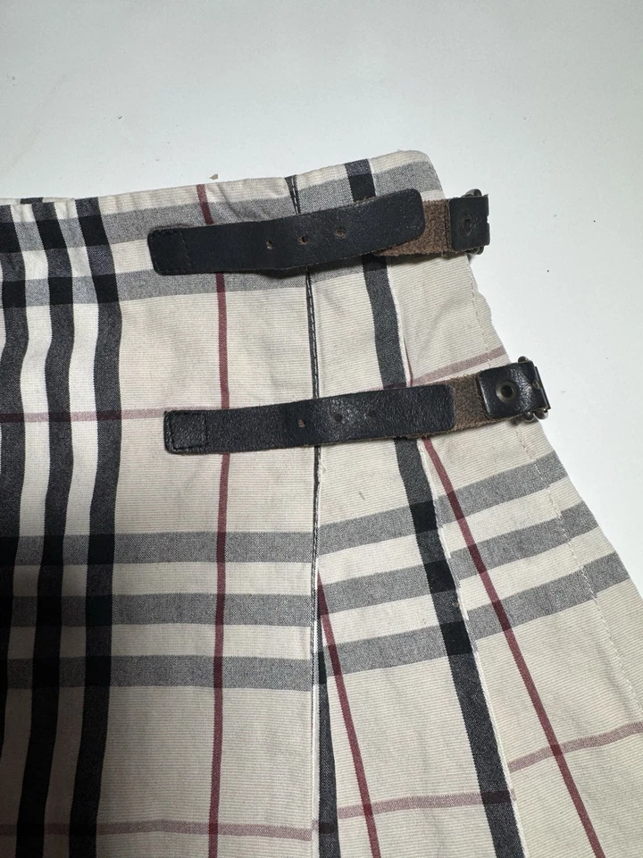 Falda vintage Burberry niñas talla 6 solo usada una vez excelente estado rara encontrada Foto 3 de 4