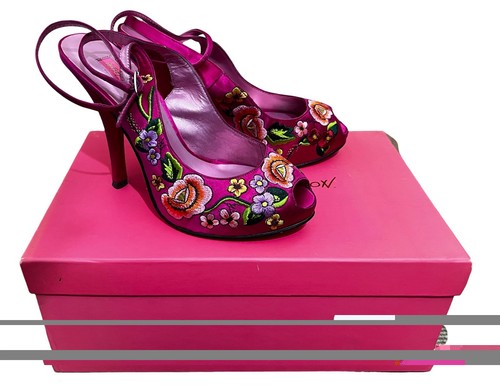 Betsey Johnson Ashleigh rosa Blumen bestickt Slingback Heels Peeptoe 6 Box - Bild 1 von 11