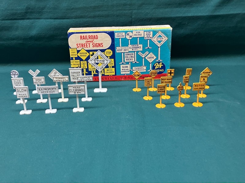 Plasticville 1405 Railroad and Street Signs in Original Box