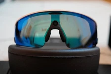 Oakley Performance Meta AI Vanguard Sunglasses | Prizm Sapphire Lens White Frame